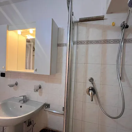 Lägenhet Welcome Riviera - Di Via Mazzini, With Elevator, Wi-fi, Air Conditioning, And, Depending On Availability, A Private Garage 800 Meters Away At 20,00 Euro Per Night Rapallo