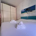 Welcome Riviera - Di Via Mazzini, With Elevator, Wi-fi, Air Conditioning, And, Depending On Availability, A Private Garage 800 Meters Away At 20,00 Euro Per Night Rapallo