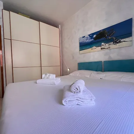 Welcome Riviera - Di Via Mazzini, With Elevator, Wi-fi, Air Conditioning, And, Depending On Availability, A Private Garage 800 Meters Away At 20,00 Euro Per Night 拉帕洛